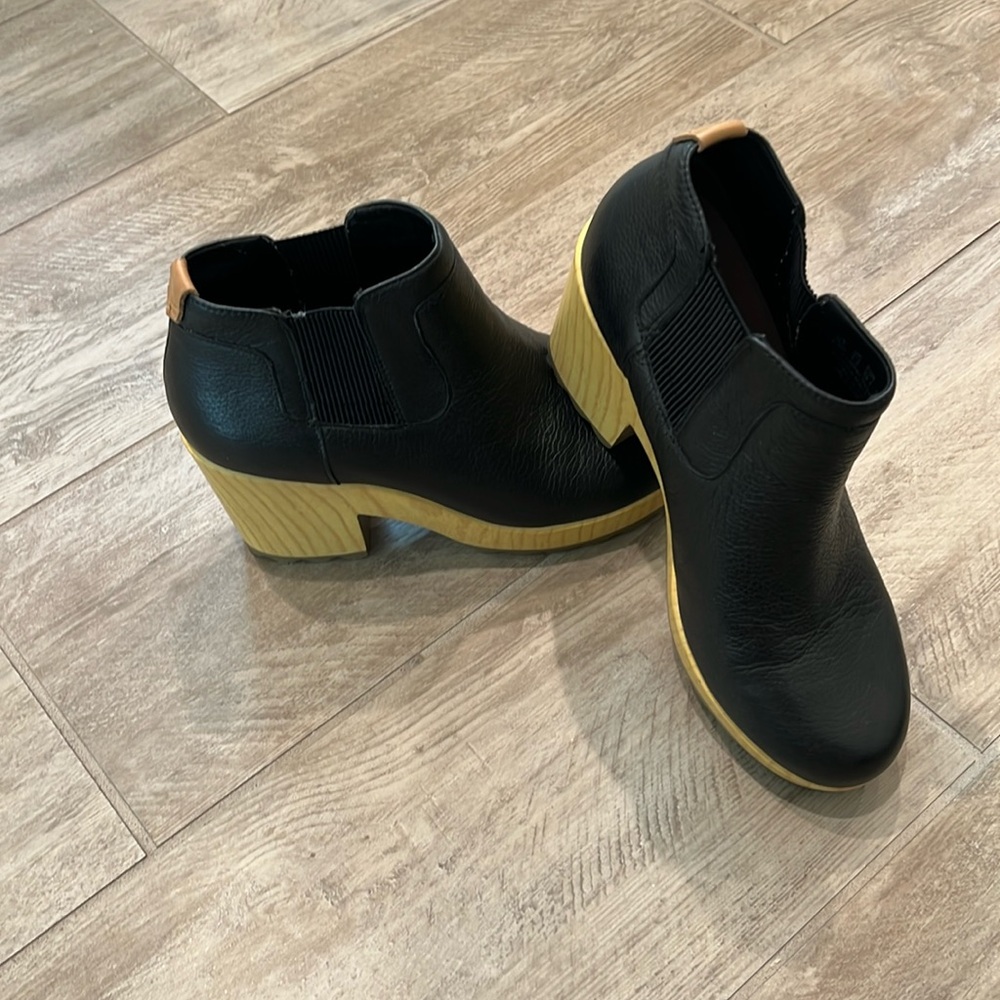 Dr sholls leather platform  bootie